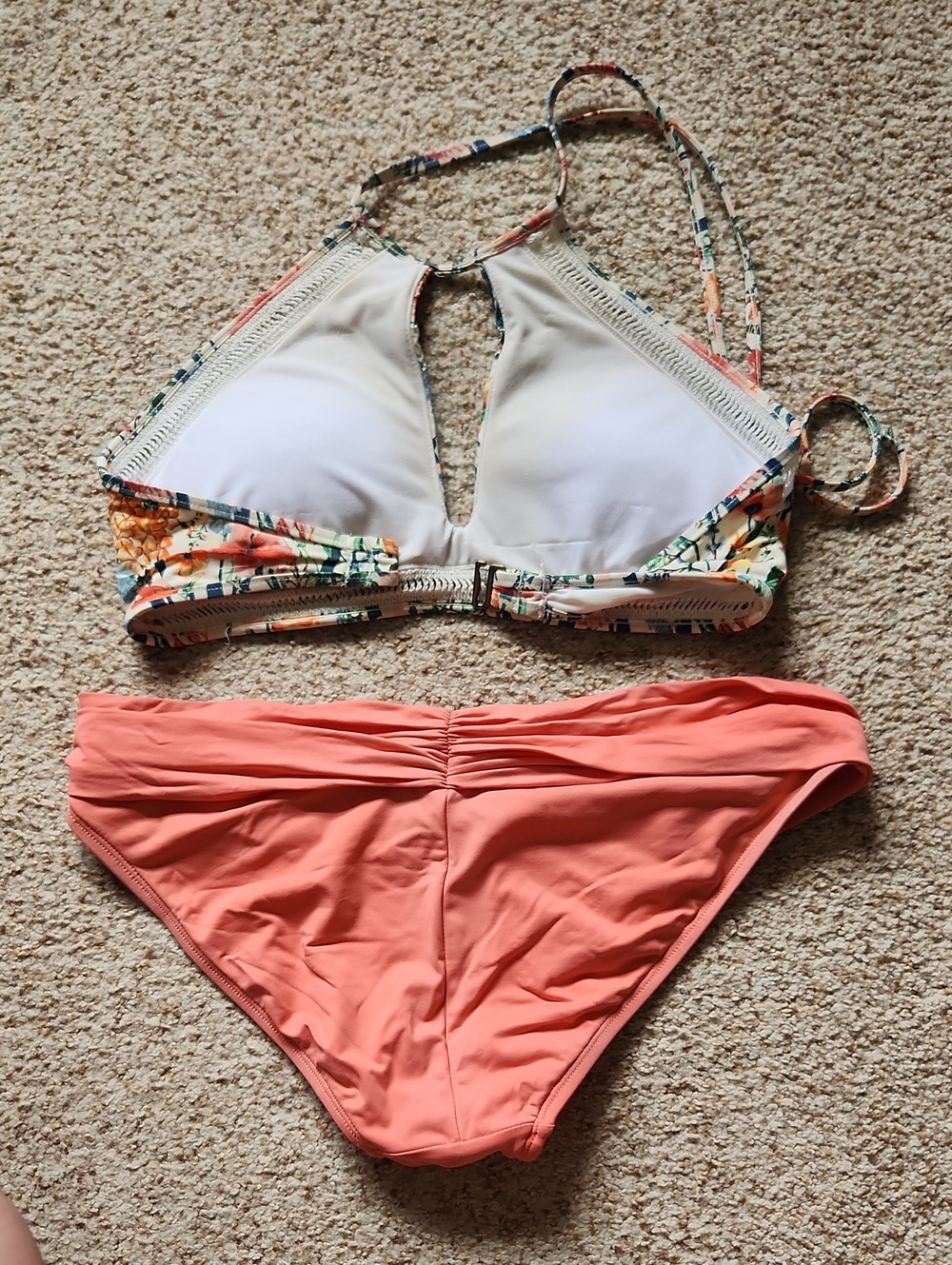 Bikini - Picture 2 of 5